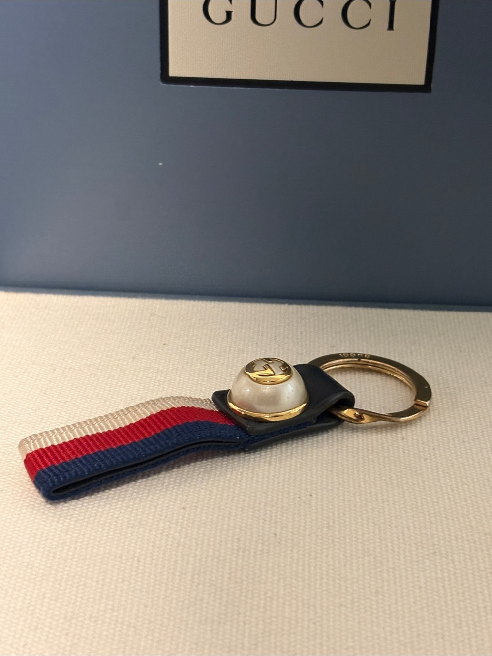 GUCCI Interlocking Pearl Keychain - Picture 5 of 8
